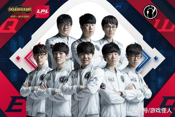 战袍下的足 战袍下的足