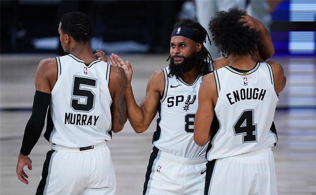 用手势指挥 用手势指挥